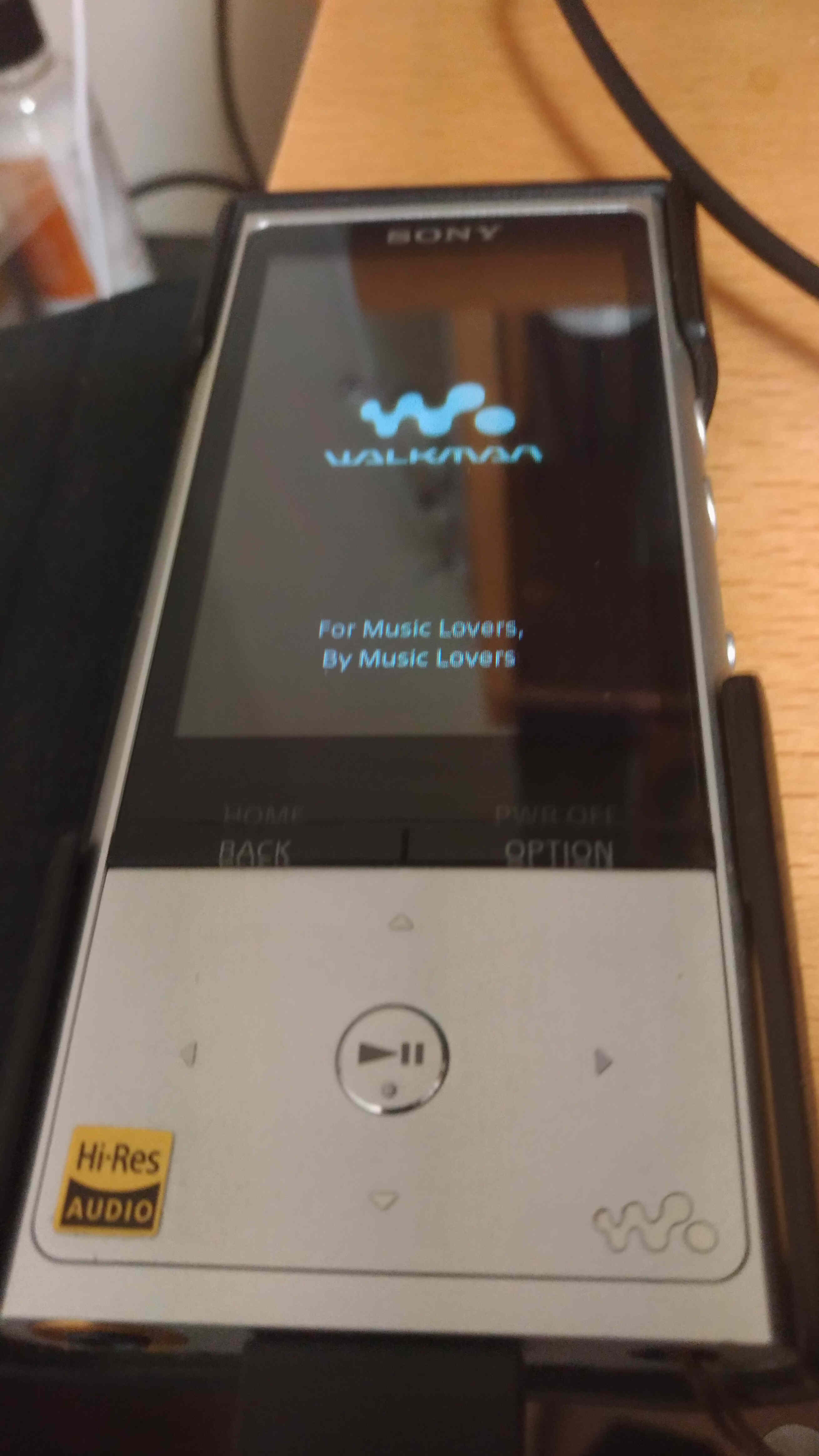 Sony Walkman Nw Zx100が起動後 データベース作成中を繰り返して操作できない